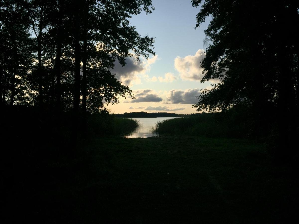 Domek Nad Jeziorem Otalzyno Pomieczyno エクステリア 写真